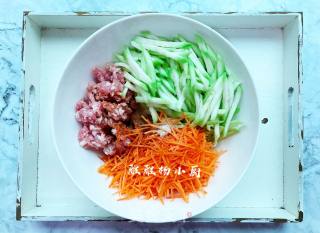 Loofah and Carrot Buns with Minced Meat recipe