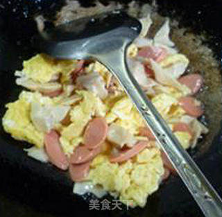 Scrambled Eggs with Ham Sausage and White Ling Mushroom recipe