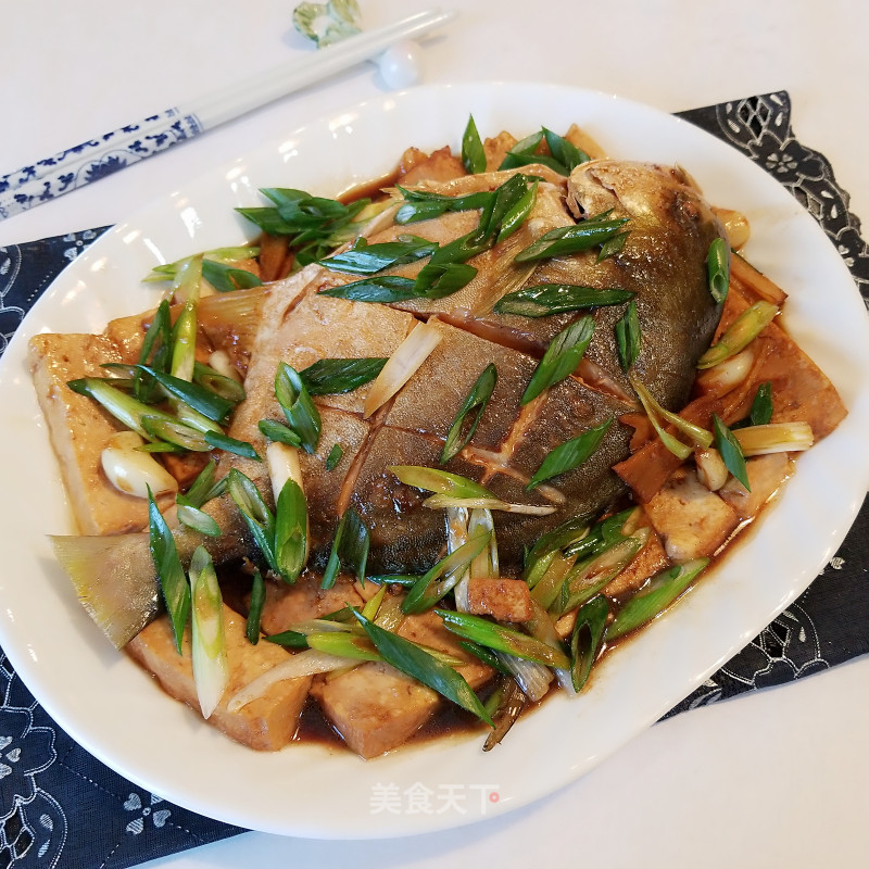 Braised Golden Pomfret with Tofu