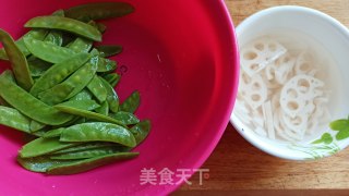 Sweet Pepper and Lotus Root Slices recipe