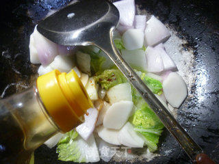 Stir-fried Rice Cake with Onion and Cabbage recipe