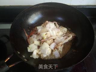 Fried Portunus Crab with Onions recipe