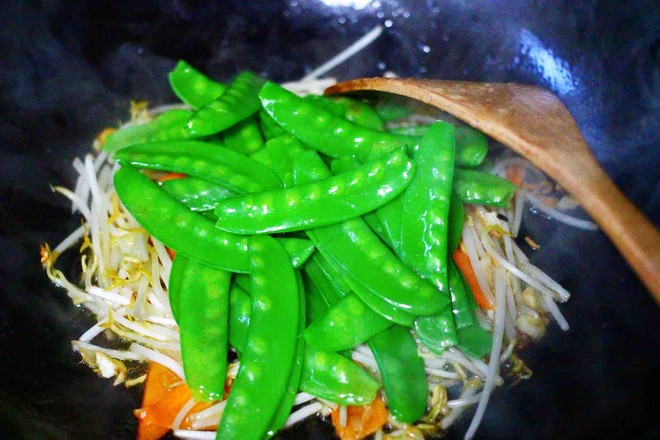 [family Gathering] Fried Snow Peas, Seafood and Bean Sprouts recipe
