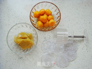 Snowy Mooncake with Lotus Seed Paste and Egg Yolk recipe