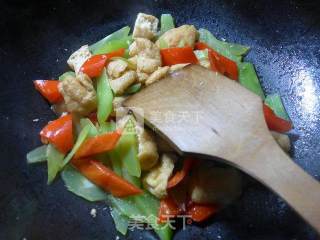 Fried Tofu with Red Pepper Oil and Lettuce recipe