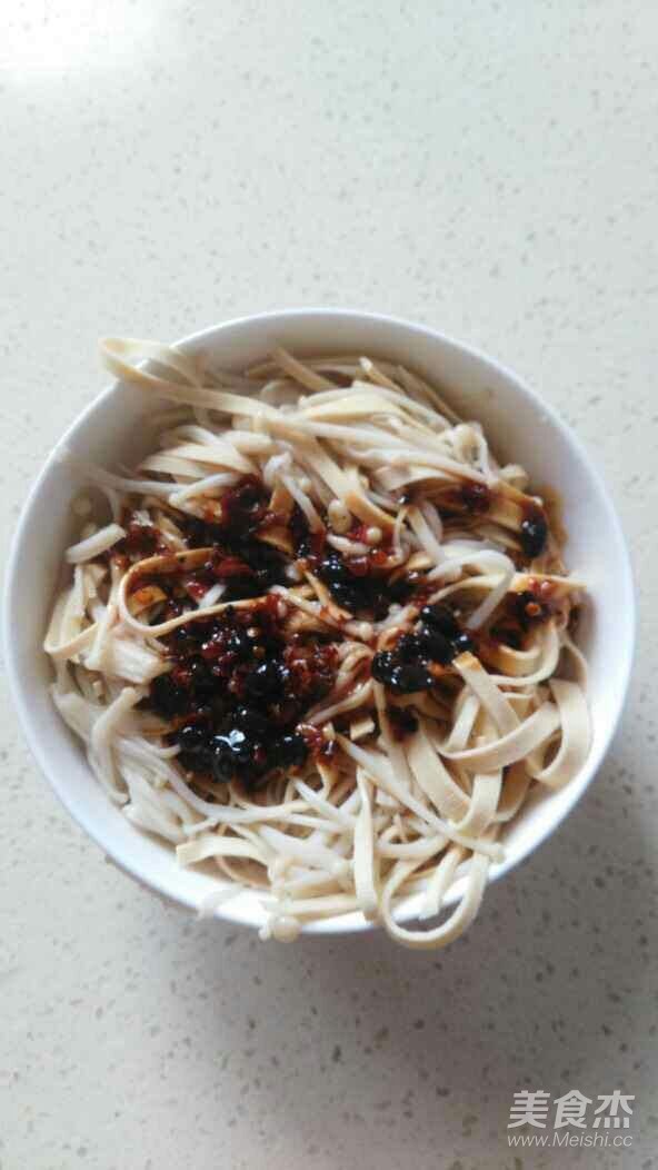 Enoki Mushroom Mixed with Tofu Shreds recipe