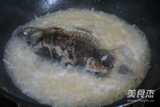 Tasty Crucian Carp Shredded Radish Soup recipe