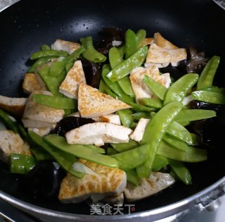 Tofu Stewed with Snow Peas recipe