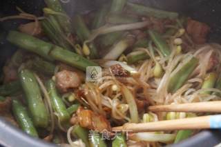 Braised Noodles with Beans recipe