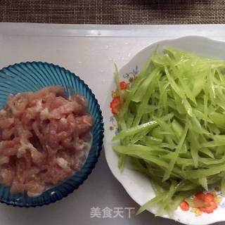 #任信之美# Stir-fried Shredded Pork with Lettuce recipe