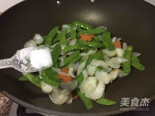 Fried Lily with Snow Peas recipe