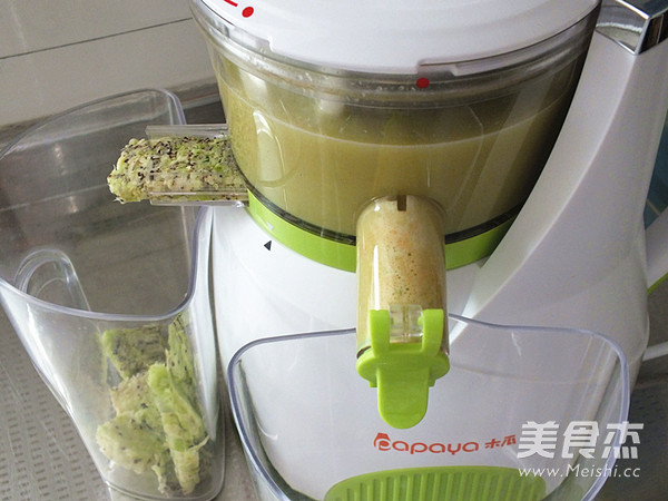 Freshly Squeezed Kiwi Juice recipe