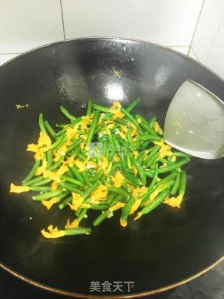 Stir-fried Top Flower Cucumber with Garlic recipe