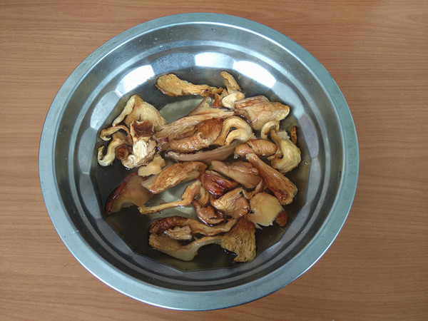 Stir-fried Bitter Gourd with White Mushroom recipe