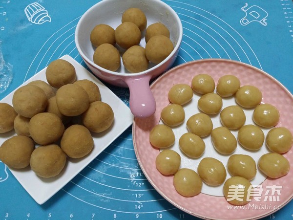 Mooncake with Lotus Seed Paste with Xylitol recipe