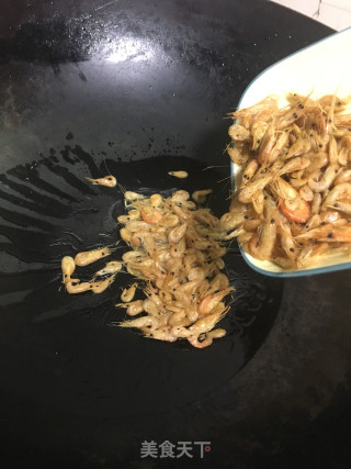 Stir-fried Small River Prawns with Leek Flowers recipe