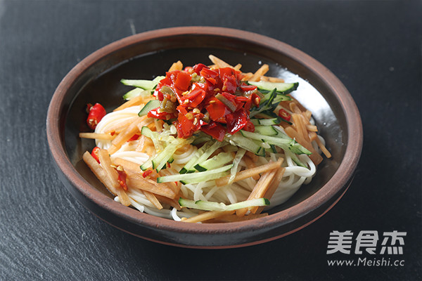 Xiangxi Sour Radish Cold Noodles recipe