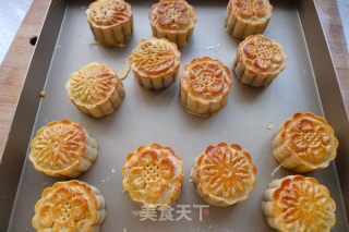 Cantonese-style Moon Cakes recipe