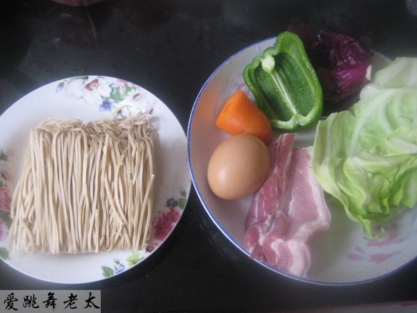 Noodles with Sauce and Mixed Vegetables recipe