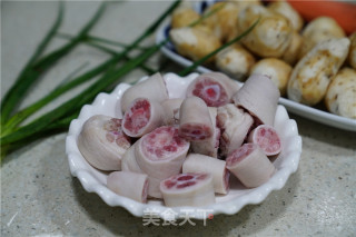 Boiled Pork Tail with Carrot and Taro recipe