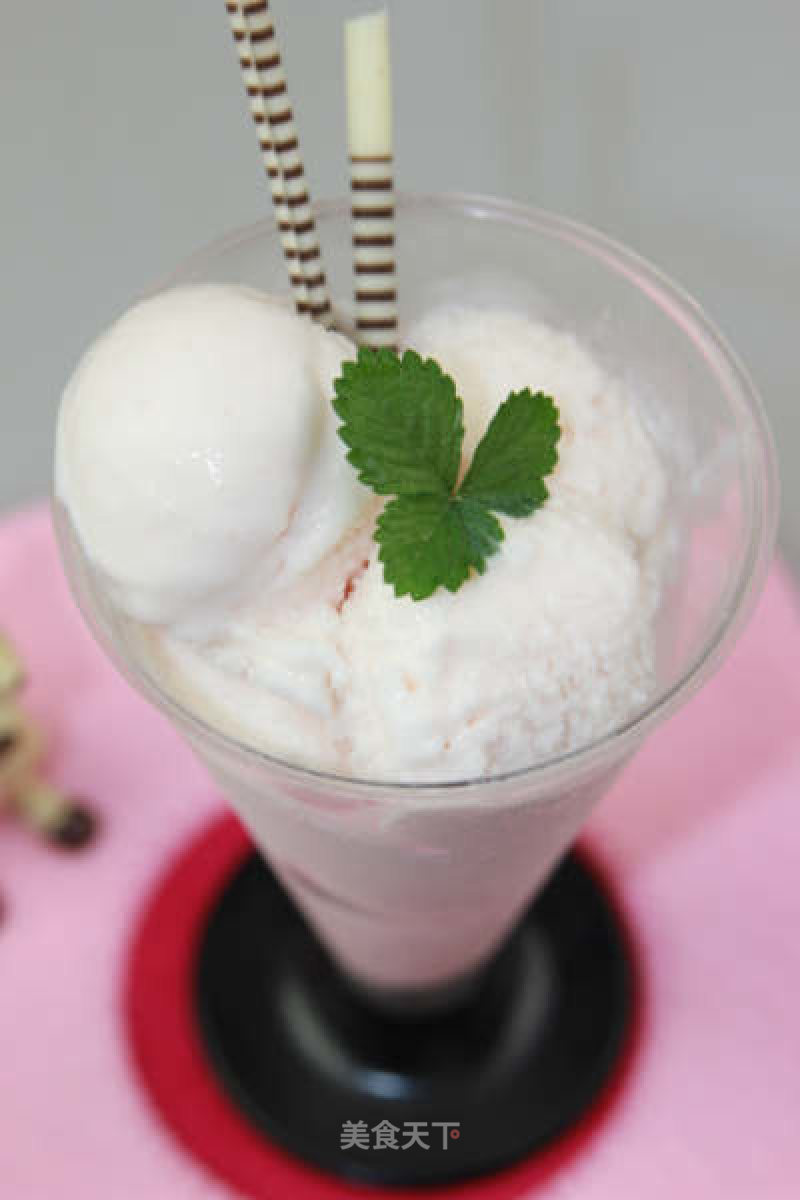Diy Strawberry Ice Cream-icy and Refreshing Feeling that Makes People Want to Stop recipe