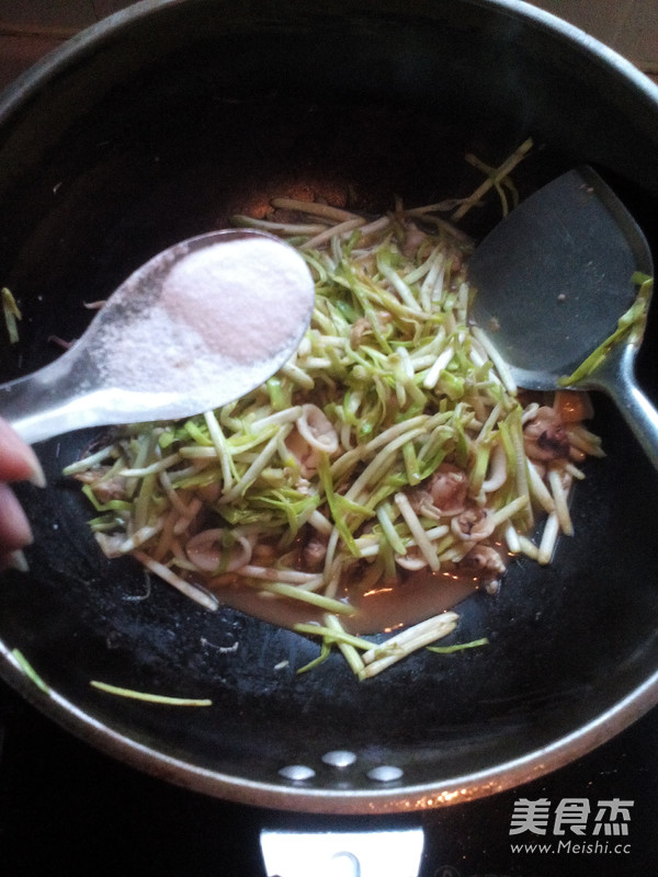 Stir-fried Pentube Fish with Garlic and Yellow recipe