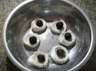 Glutinous Rice Cake with Coconut and Red Bean Stuffing recipe