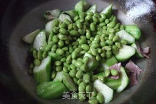 Stir-fried Edamame with Ham and Loofah recipe