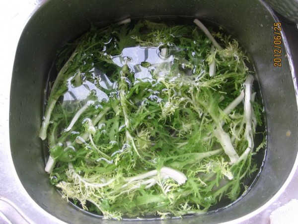 Sauce Pork with Bitter Chrysanthemum recipe