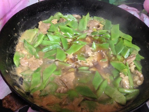 Braised Noodles with Carob Pork Slices recipe