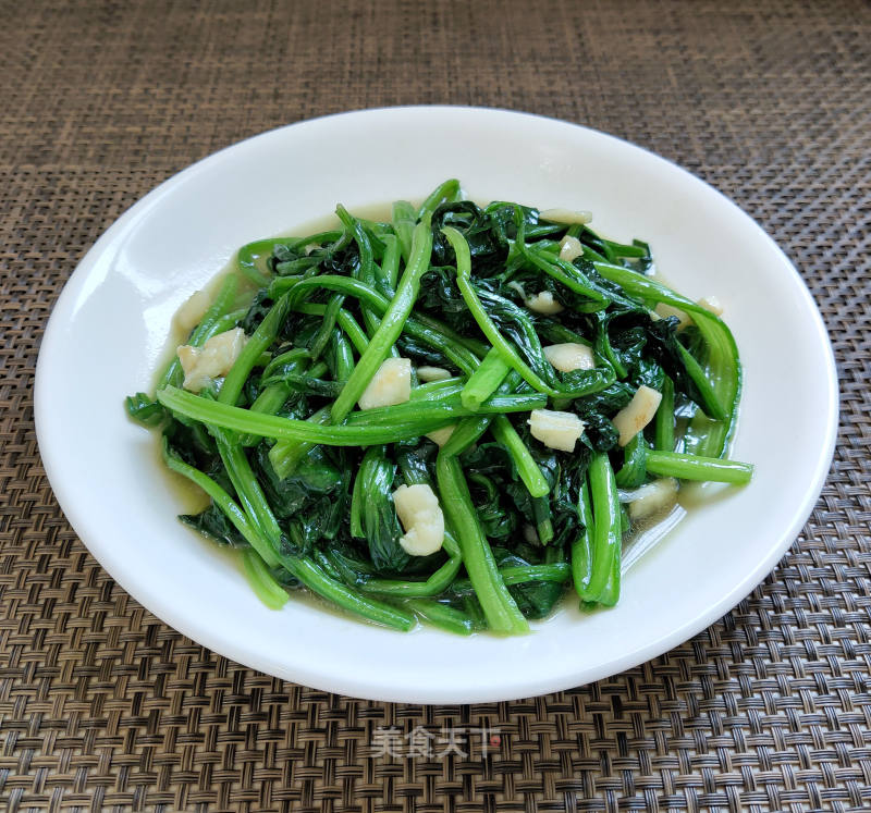 Stir-fried Spinach with Garlic recipe