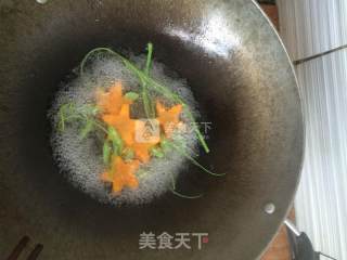 Flower Egg Fried Rice recipe