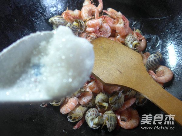 Fried Sea Prawns with Snail recipe