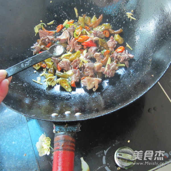 Homemade Sour and Spicy Duck Gizzards recipe