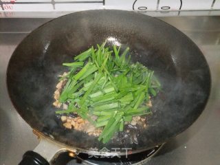 Stir-fried Fungus with Minced Meat and Chives recipe