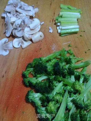 Green Garlic and Straw Mushroom Broccoli recipe