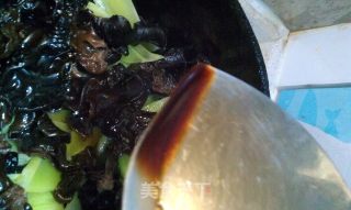 Fresh and Small Fried---scrambled Eggs with Lettuce and Fungus recipe