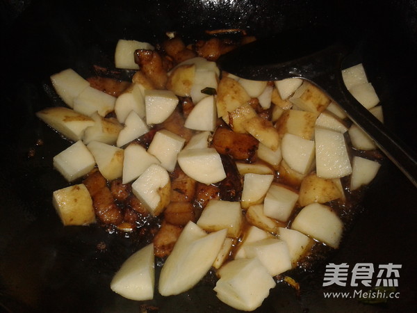 Braised Pork Belly with Potatoes recipe