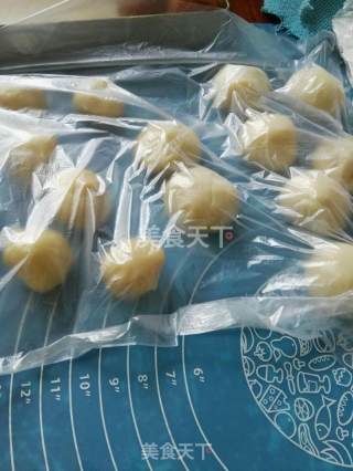 Egg Yolk Pastry ~ Detailed Process of Kneading The Oily Crust by Hand recipe