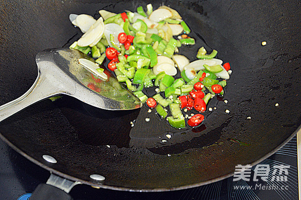 Spicy Stir-fried Flower Jia recipe