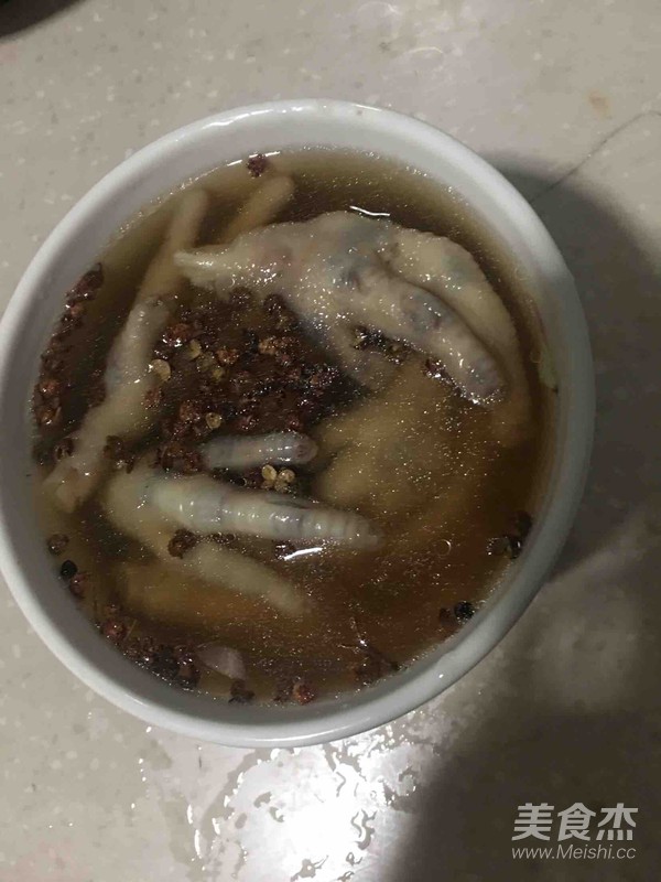 Sichuan-style Soaked Chicken Feet recipe