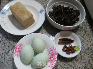 Duck Egg Black Fungus Barbecue Bran recipe