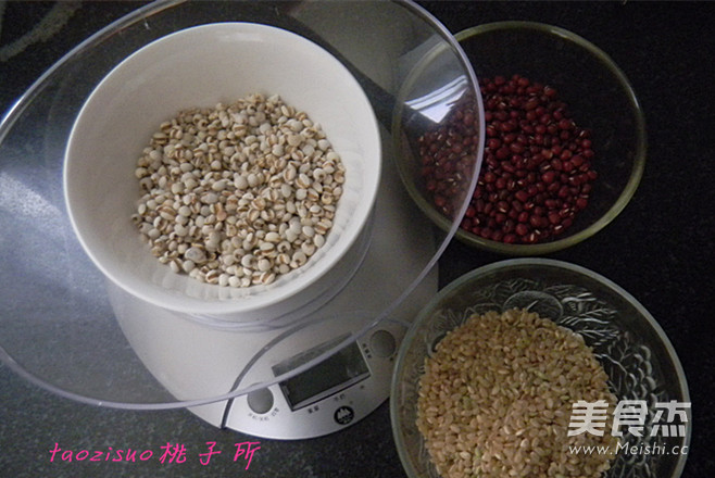 Brown Rice and Coix Seed and Red Bean Soup recipe