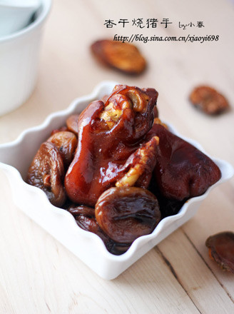 Roasted Pork Knuckles with Dried Apricot recipe