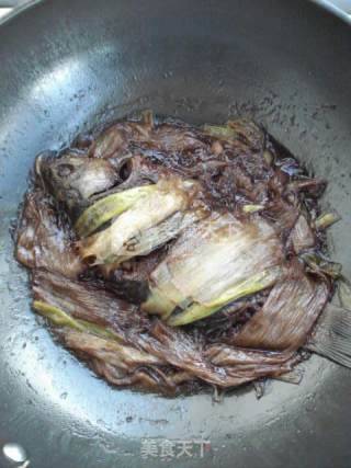 Braised Crucian Carp with Green Onion recipe