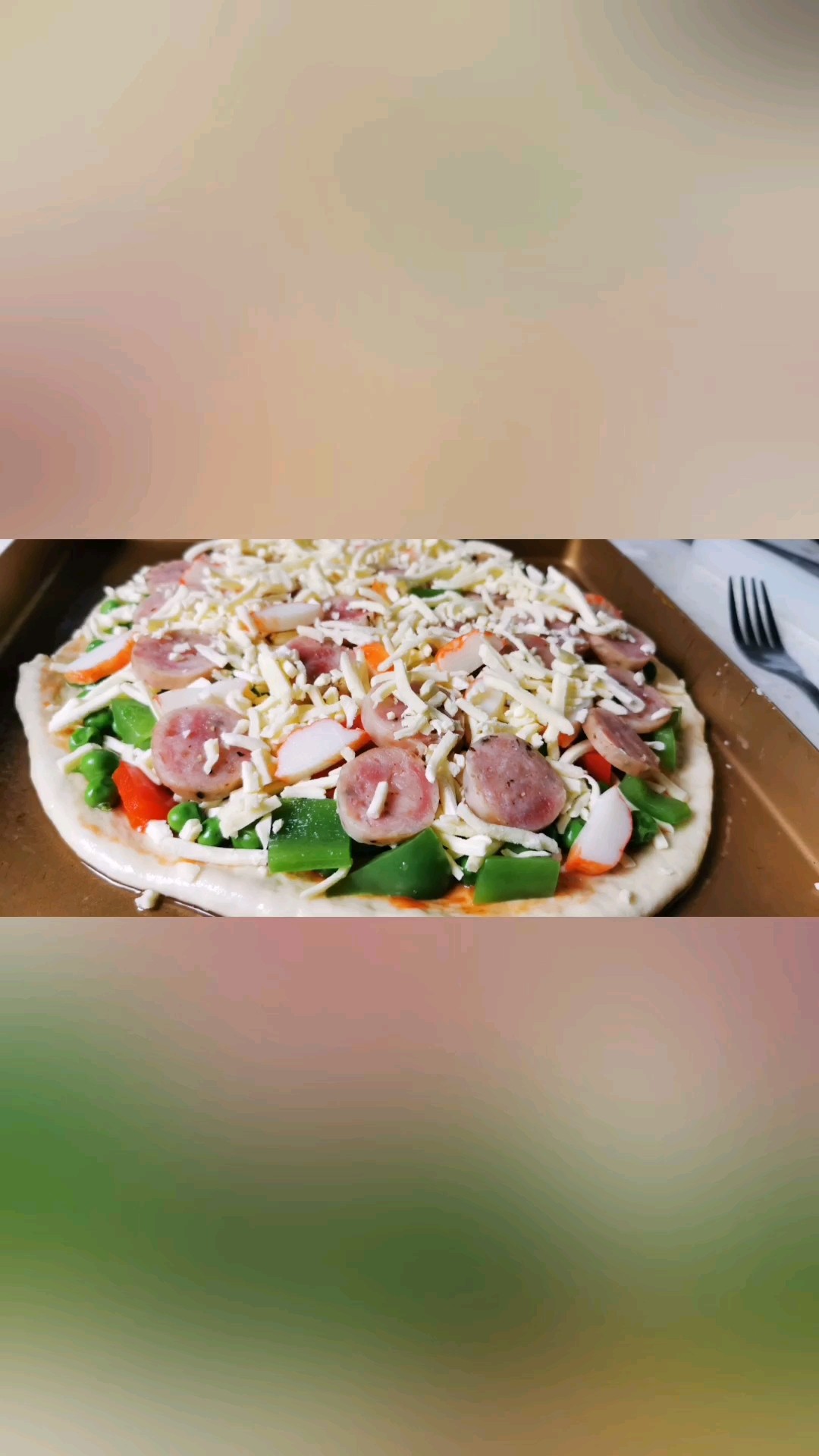 Thick-bottomed Sausage Pizza recipe