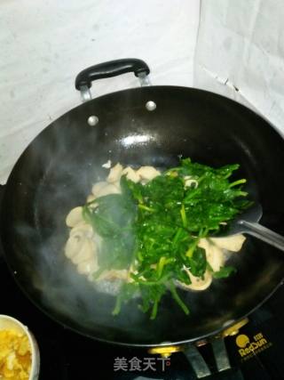 Fried Oyster Mushroom and Spinach with Egg recipe