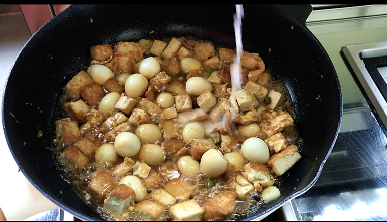 Beer Quail Egg Stewed Tofu, Calcium and Brain, Fresh and Delicious recipe