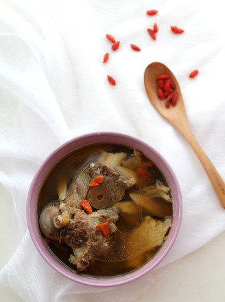 [danggui Huangqi Pork Bone Soup] Yiqi Warm Body Soup recipe