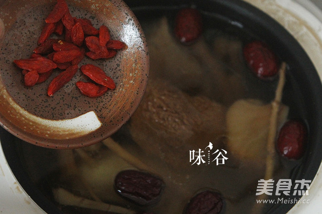 Stewed Chicken Soup with Hericium recipe